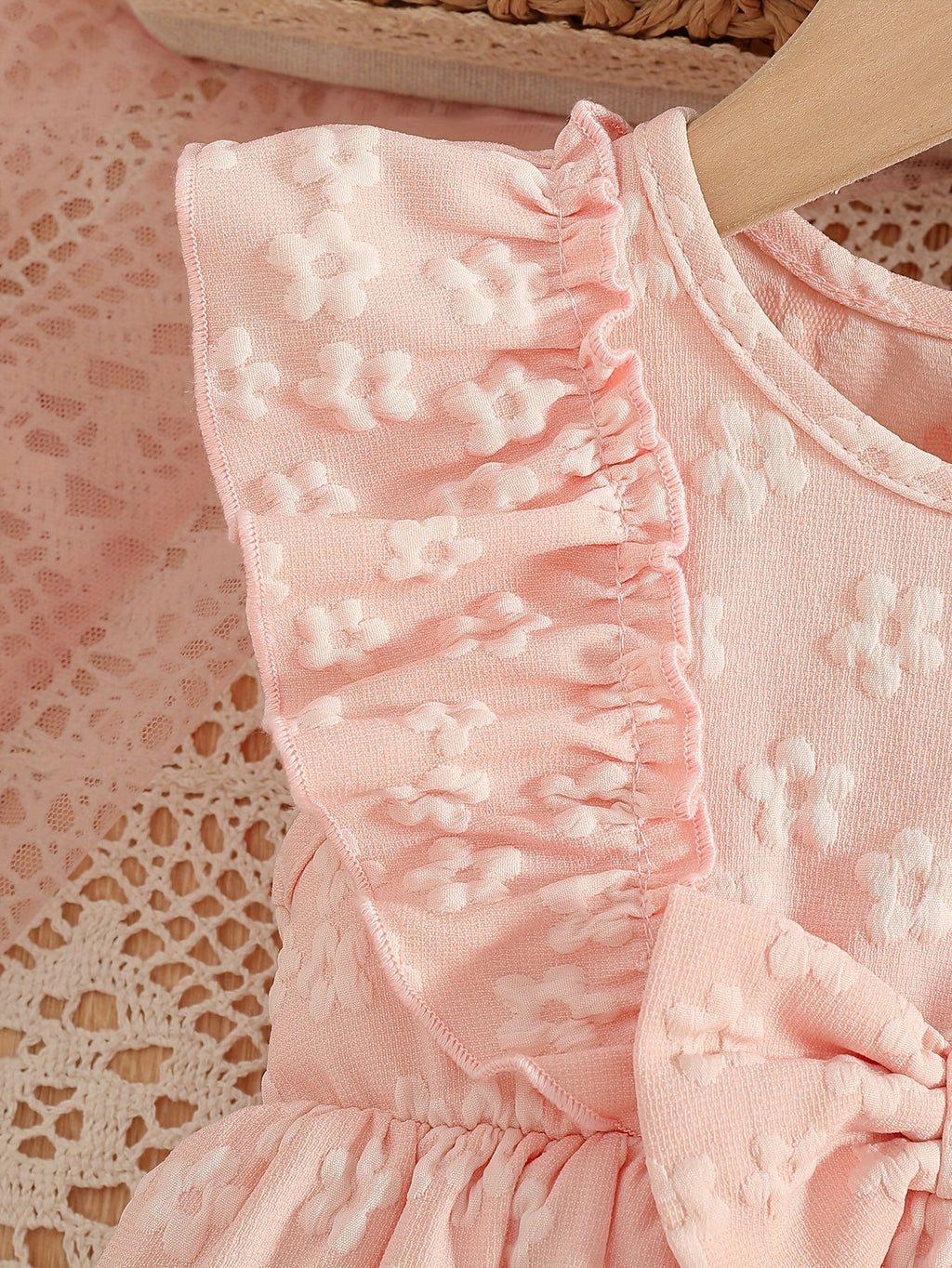 Baby Girls' Floral Texture Dress with Ruffled Shoulders and a Front Bow for Summer Family Occasions