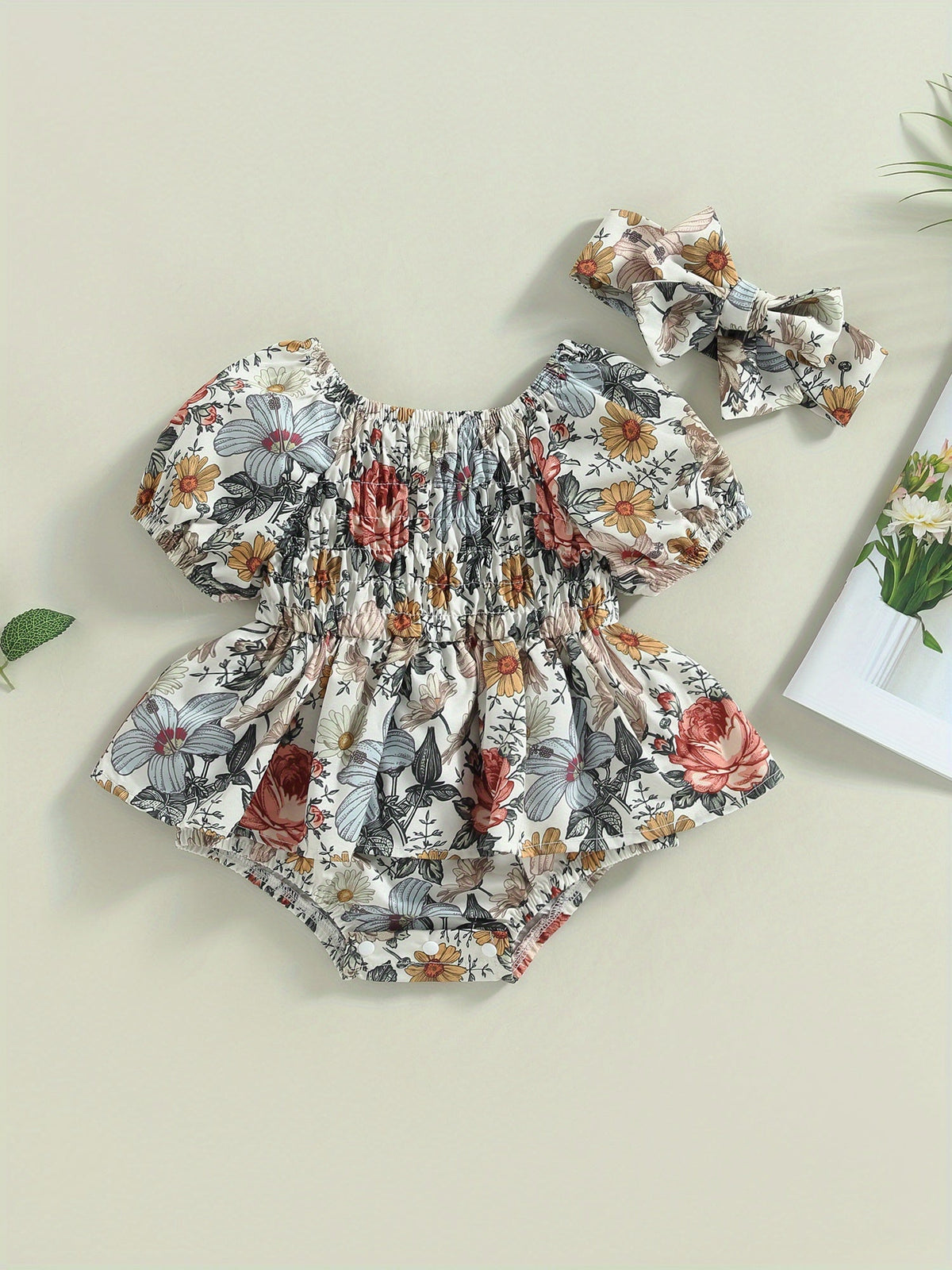 Baby Girls' Floral Romper Outfit with Puff Sleeves and a Smocked Bodice, Including a Matching Headband