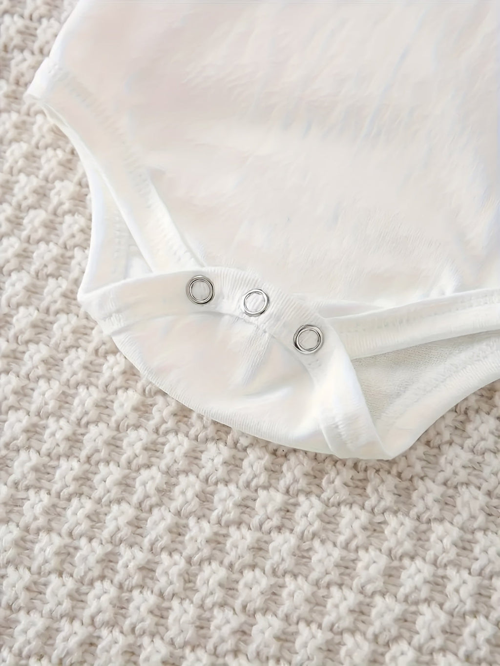 Baby Boy Mama's New Man Cotton Bodysuit in White with Short Sleeves and Snap Closure for Daily Wear